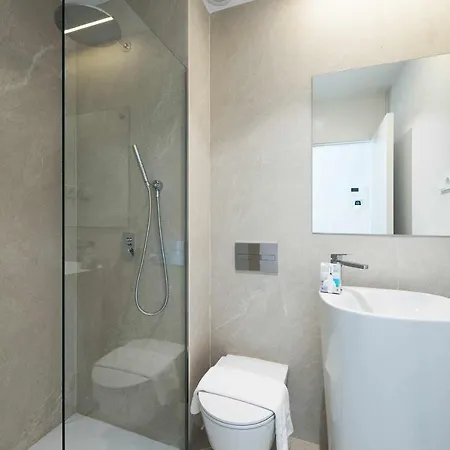 Espectacular Bajo Con Jardin En 1ª Linea De Playa * Torremolinos