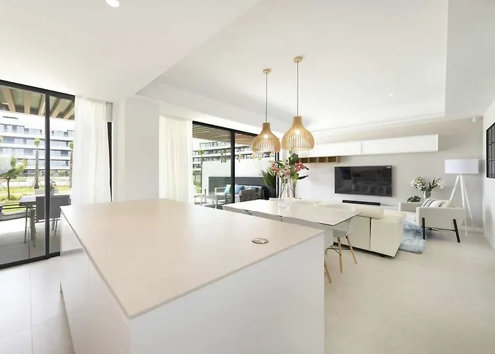 Espectacular Bajo Con Jardín En 1ª Línea De Playa