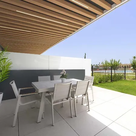 Espectacular Bajo Con Jardín En 1ª Línea De Playa