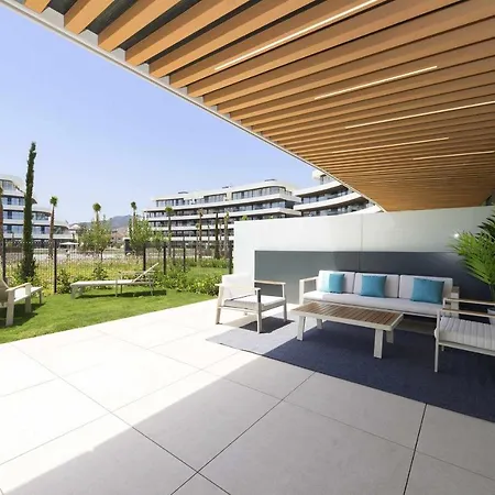 Espectacular Bajo Con Jardín En 1ª Línea De Playa * Torremolinos