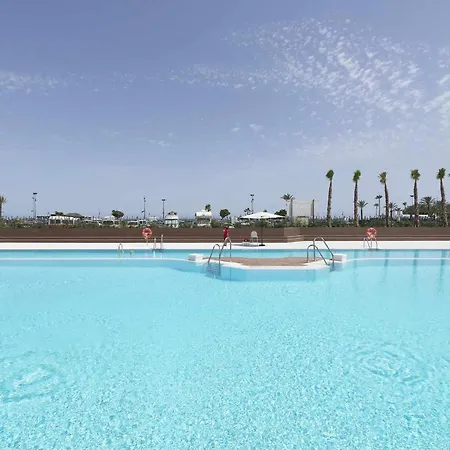 Espectacular Bajo Con Jardín En 1ª Línea De Playa *