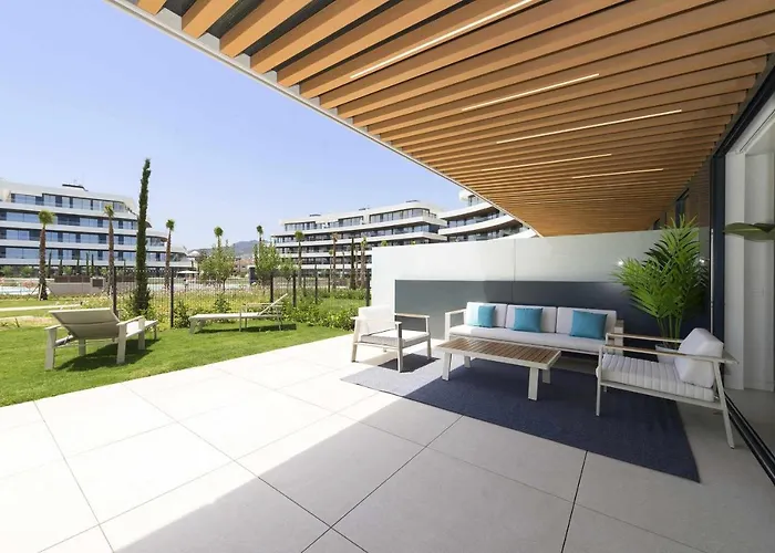 Espectacular Bajo Con Jardin En 1ª Linea De Playa * Torremolinos