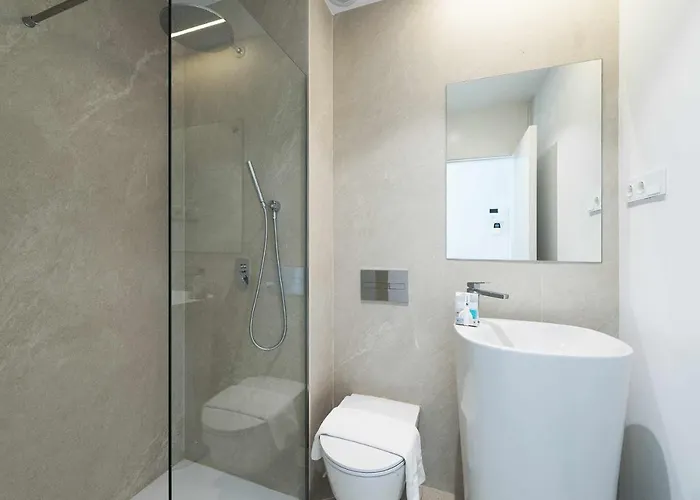 Espectacular Bajo Con Jardin En 1ª Linea De Playa * Torremolinos