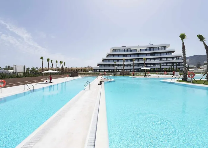 Espectacular Bajo Con Jardin En 1ª Linea De Playa