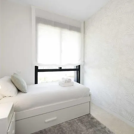 Espectacular Bajo Con Jardin En 1ª Linea De Playa Апартаменты